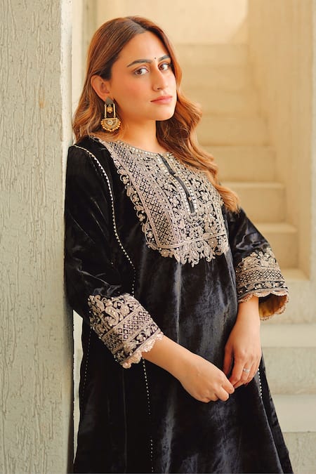 Shop Sheetal Batra Black Silk, Velvet Embroidery Round Neck Kirandori Kurta And Salwar Set Online at Aza Fashions Shop_Sheetal Batra_Black Silk, Velvet Embroidery Round Neck Kirandori Kurta And Salwar Set _Online_at_Aza_Fashions