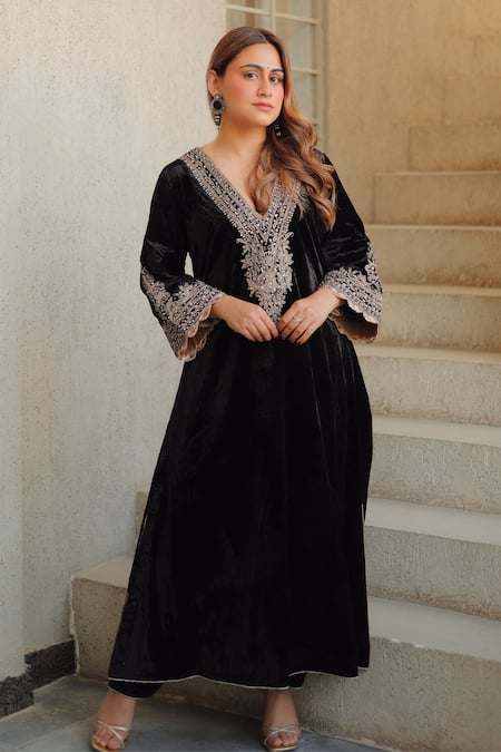 Sheetal Batra Kirandori Embroidered Black Kurta Set 