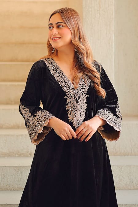 Sheetal Batra_Black Silk, Velvet Embroidery Round Neck Kirandori Kurta Set _Online_at_Aza_Fashions