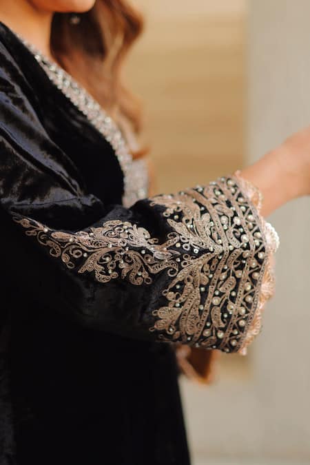 Buy_Sheetal Batra_Black Silk, Velvet Embroidery Round Neck Kirandori Kurta Set 