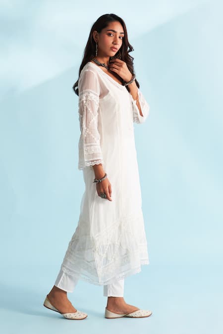 Shop_Roze_White Organza Lace V-neck Embellished Kurta _at_Aza_Fashions