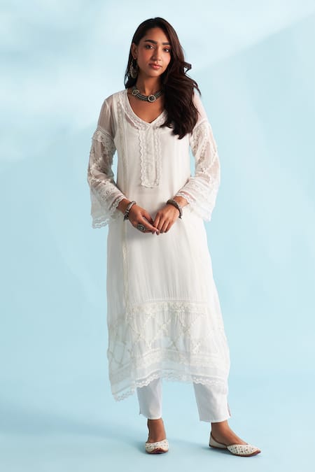Roze_White Organza Lace V-neck Embellished Kurta _Online_at_Aza_Fashions