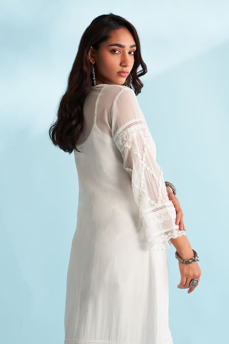 Buy_Roze_White Organza Lace V-neck Embellished Kurta _Online_at_Aza_Fashions