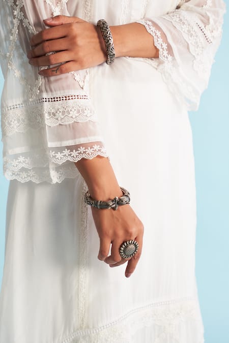 Roze_White Organza Lace V-neck Embellished Kurta _at_Aza_Fashions