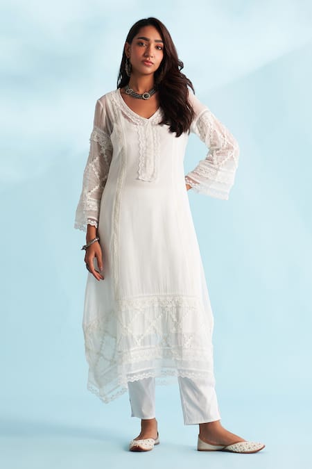 Roze_White Organza, Cotton Lace V-neck Embellished Kurta Set _Online_at_Aza_Fashions