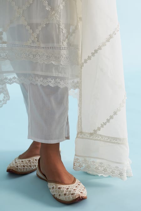Shop_Roze_White Organza, Cotton Lace V-neck Embellished Kurta Set 