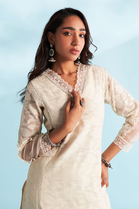 Buy_Roze_Cream Chanderi, Jacquard Lace, Embroidery V-neck Floral Embellished Kurta _Online_at_Aza_Fashions