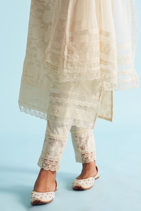 Shop_Roze_Cream Chanderi, Kota Doria Embroidery, Lace V-neck Floral Embellished Kurta Set _Online_at_Aza_Fashions