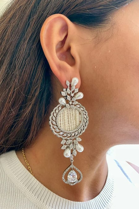 Shop PRERTO White Fabric Flowers, Diamonds, Pearls Vintage And Faux Jewellery Set at Aza Fashions Shop_PRERTO_White Fabric Flowers, Diamonds, Pearls Vintage And Faux Jewellery Set _at_Aza_Fashions