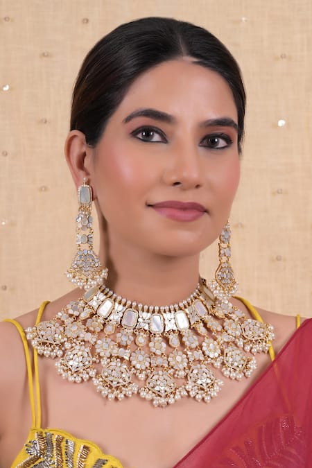 Shop Shlok Jewels White Gota Patti, Stones Floral Kundan Cutwork Necklace Set at Aza Fashions Shop_Shlok Jewels_White Gota Patti, Stones Floral Kundan Cutwork Necklace Set _at_Aza_Fashions