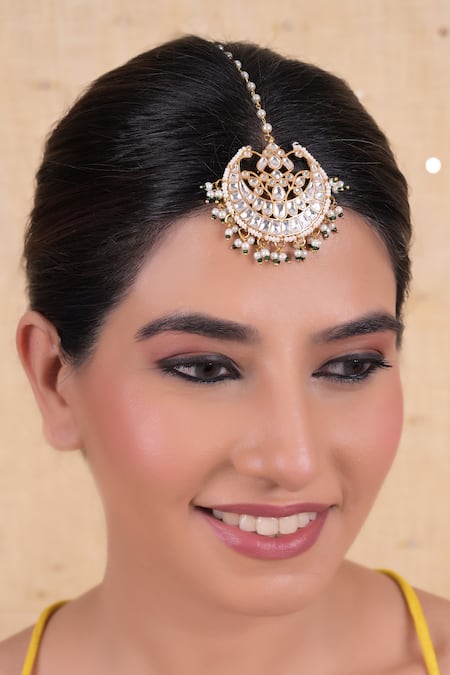 SHLOK JEWELS Kundan Embellished Chand Maangtikka 