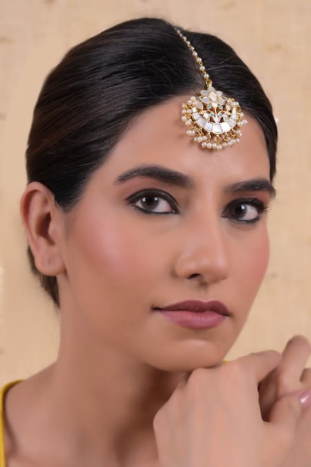 Shop Shlok Jewels White Kundan Pearl Chand Maangtikka at Aza Fashions Shop_Shlok Jewels_White Kundan Pearl Chand Maangtikka _at_Aza_Fashions