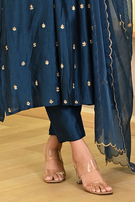 Hasrat By Salma_Blue Chanderi, Organza Embroidery Split V-neck Floral Resham Kurta Set _Online_at_Aza_Fashions