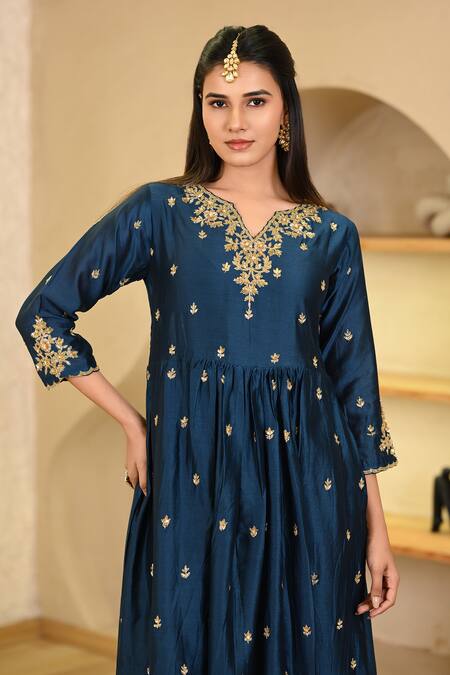Buy_Hasrat By Salma_Blue Chanderi, Organza Embroidery Split V-neck Floral Resham Kurta Set _Online_at_Aza_Fashions