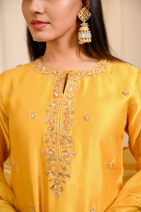 Buy_Hasrat By Salma_Yellow Chanderi, Organza Sequins, Zari Round Neck Floral Embroidered Kurta Set _Online_at_Aza_Fashions