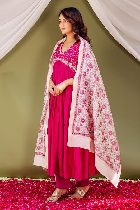 Buy_Missprint_Pink Chanderi Silk, Cotton Sequins, Embroidery V-neck Fuchsia Kurta Set _Online_at_Aza_Fashions