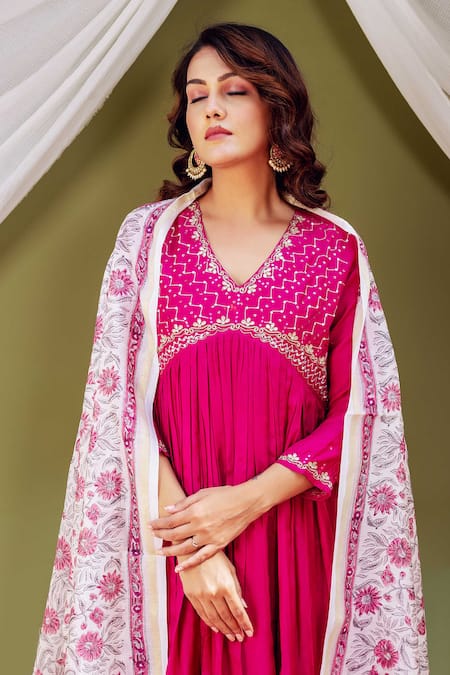 Shop_Missprint_Pink Chanderi Silk, Cotton Sequins, Embroidery V-neck Fuchsia Kurta Set _Online_at_Aza_Fashions
