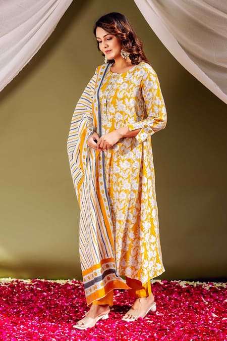 Shop_Missprint_Yellow Chanderi, Cotton Gota Patti Round Neck Floral Printed Kurta Set _at_Aza_Fashions