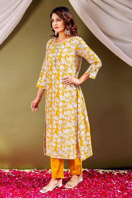 Buy_Missprint_Yellow Chanderi, Cotton Gota Patti Round Neck Floral Printed Kurta Set _Online_at_Aza_Fashions