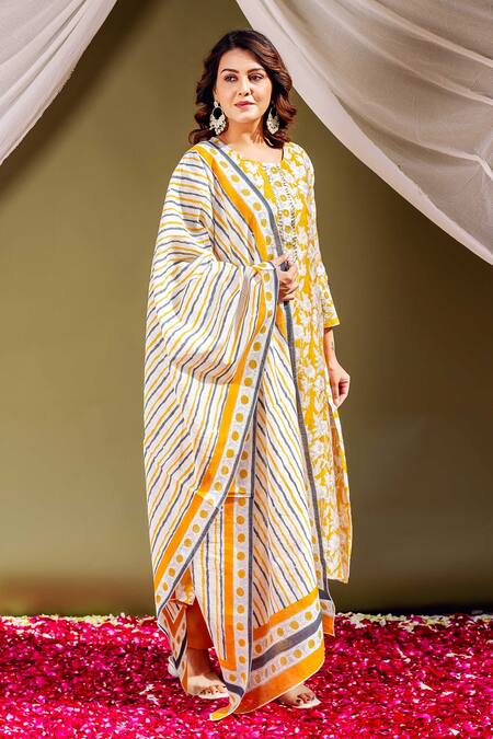 Shop_Missprint_Yellow Chanderi, Cotton Gota Patti Round Neck Floral Printed Kurta Set _Online_at_Aza_Fashions