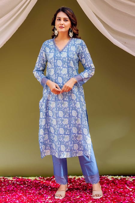 Missprint Blue Chanderi, Cotton, Organza Embroidery V-neck Floral Applique Kurta Set Online at Aza Fashions Missprint_Blue Chanderi, Cotton, Organza Embroidery V-neck Floral Applique Kurta Set _Online_at_Aza_Fashions