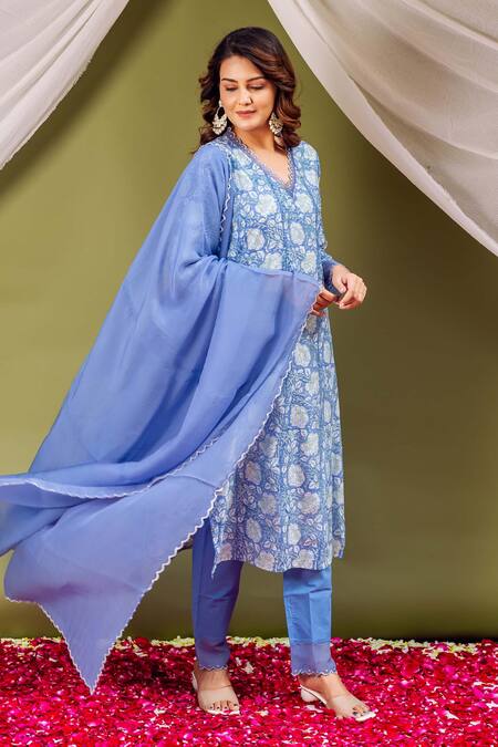 Buy Missprint Blue Chanderi, Cotton, Organza Embroidery V-neck Floral Applique Kurta Set Online at Aza Fashions Buy_Missprint_Blue Chanderi, Cotton, Organza Embroidery V-neck Floral Applique Kurta Set _Online_at_Aza_Fashions