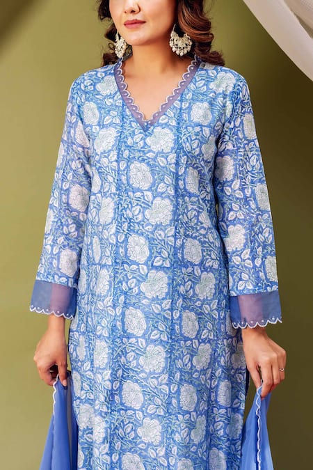 Missprint Blue Chanderi, Cotton, Organza Embroidery V-neck Floral Applique Kurta Set at Aza Fashions Missprint_Blue Chanderi, Cotton, Organza Embroidery V-neck Floral Applique Kurta Set _at_Aza_Fashions
