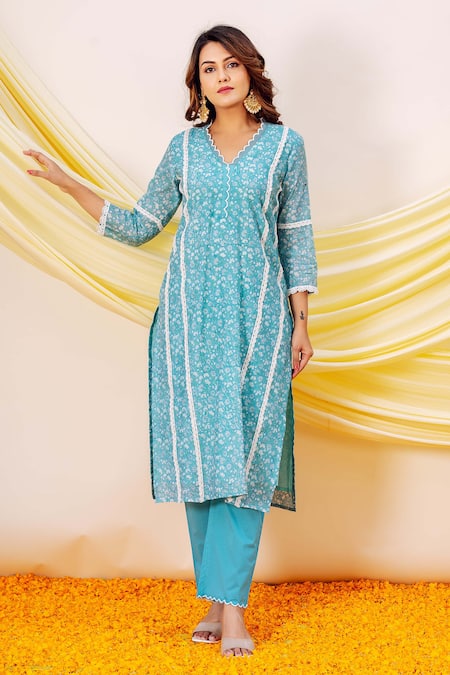 Missprint Blue Chanderi, Organza, Cotton Lace V-neck Floral Printed Kurta Set Online at Aza Fashions Missprint_Blue Chanderi, Organza, Cotton Lace V-neck Floral Printed Kurta Set _Online_at_Aza_Fashions