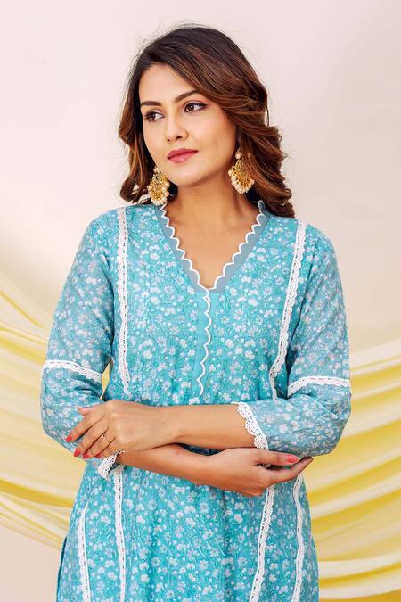 Missprint Blue Chanderi, Organza, Cotton Lace V-neck Floral Printed Kurta Set at Aza Fashions Missprint_Blue Chanderi, Organza, Cotton Lace V-neck Floral Printed Kurta Set _at_Aza_Fashions