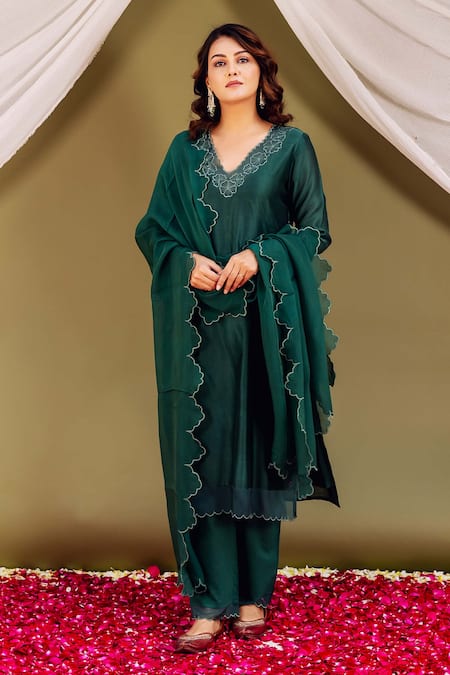 Shop Missprint Green Chanderi Silk, Cotton, Organza Embroidery V-neck Applique Kurta Set at Aza Fashions Shop_Missprint_Green Chanderi Silk, Cotton, Organza Embroidery V-neck Applique Kurta Set _at_Aza_Fashions