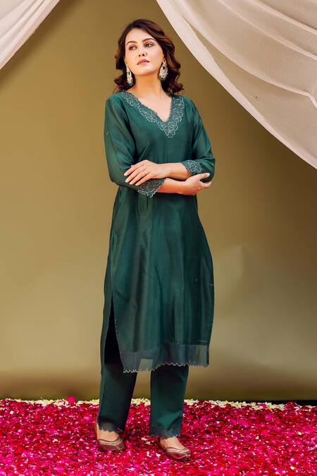 Shop Missprint Green Chanderi Silk, Cotton, Organza Embroidery V-neck Applique Kurta Set Online at Aza Fashions Shop_Missprint_Green Chanderi Silk, Cotton, Organza Embroidery V-neck Applique Kurta Set _Online_at_Aza_Fashions