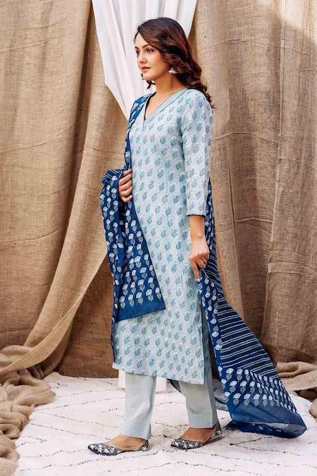 Shop_Missprint_Gray Kurta And Dupatta Chanderi Silk Printed Floral V Neck Set _at_Aza_Fashions