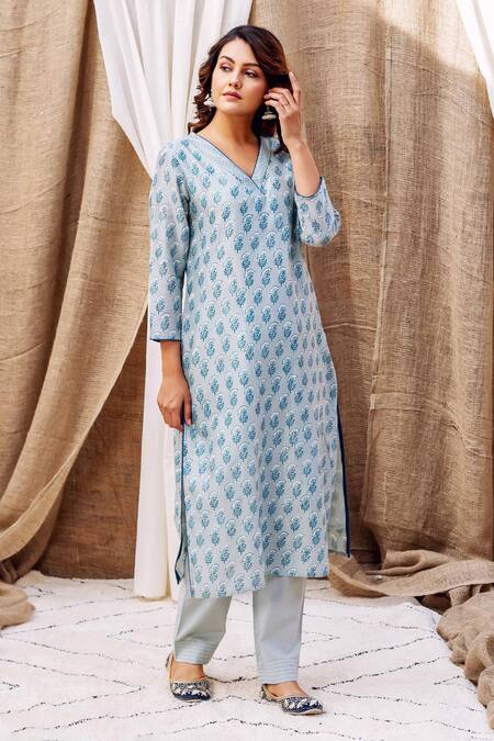 Missprint_Gray Kurta And Dupatta Chanderi Silk Printed Floral V Neck Set _Online_at_Aza_Fashions