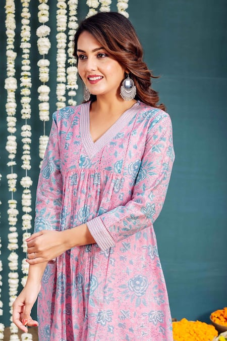 Missprint_Pink Chanderi, Cotton Lace, Embroidery V-neck Floral Print Kurta Set _Online_at_Aza_Fashions