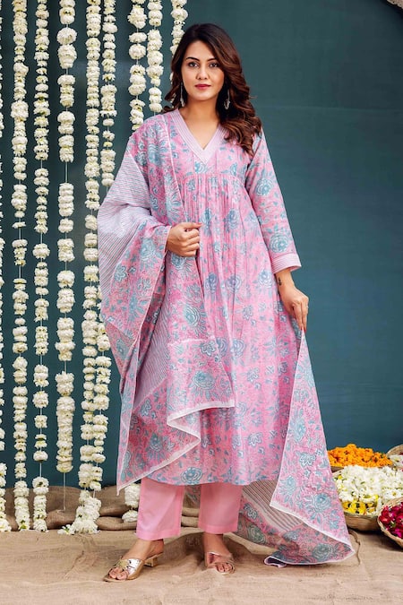Buy_Missprint_Pink Chanderi, Cotton Lace, Embroidery V-neck Floral Print Kurta Set _Online_at_Aza_Fashions