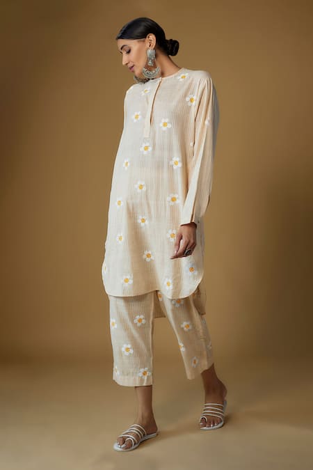 Inkpikle Self Striped Plumeria Print Kurta With Pant 