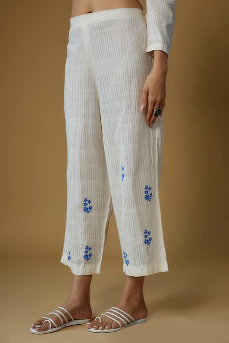 Inkpikle_Off White Handloom , Embroidery Envelope Flora Print Kurta Set _Online_at_Aza_Fashions