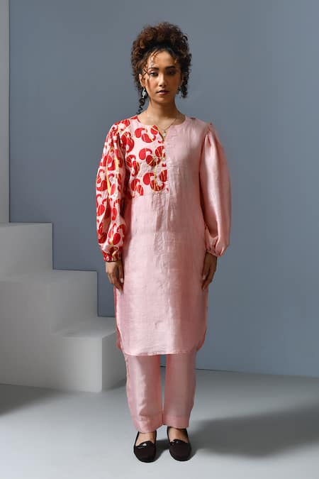Inkpikle_Pink Silk, Handloom Cotton Split V-neck Paisley Print Panel Kurta Set _Online_at_Aza_Fashions