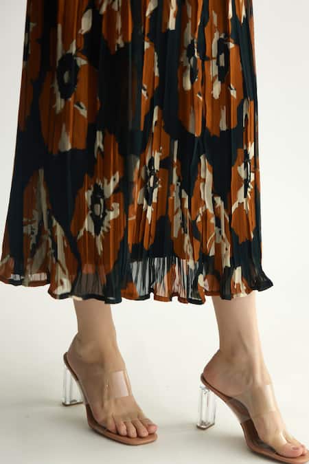 Buy Koai Black Georgette Floral Print Crinkled Midi Skirt Online at Aza Fashions Buy_Koai_Black Georgette Floral Print Crinkled Midi Skirt _Online_at_Aza_Fashions