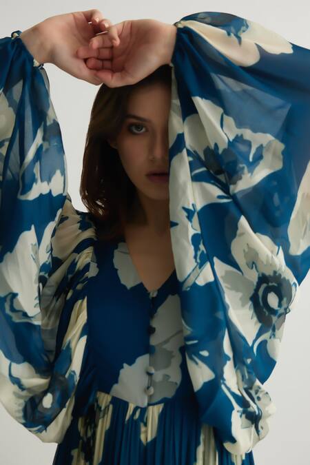 Buy Koai Blue Chiffon V-neck Iris Bloom Print Maxi Dress Online at Aza Fashions Buy_Koai_Blue Chiffon V-neck Iris Bloom Print Maxi Dress _Online_at_Aza_Fashions