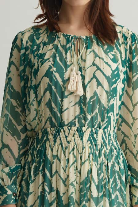 Shop_KoAi_Beige Georgette Print Chevron Round Neck Balloon Sleeve Top 