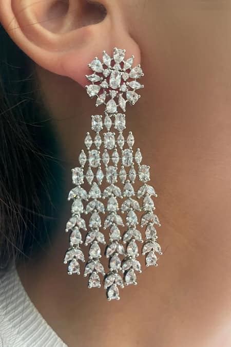 Buy PRERTO Silver Plated Diamonds, Pearls Floral Cluster And Faux Jewellery Set Buy_PRERTO_Silver Plated Diamonds, Pearls Floral Cluster And Faux Jewellery Set