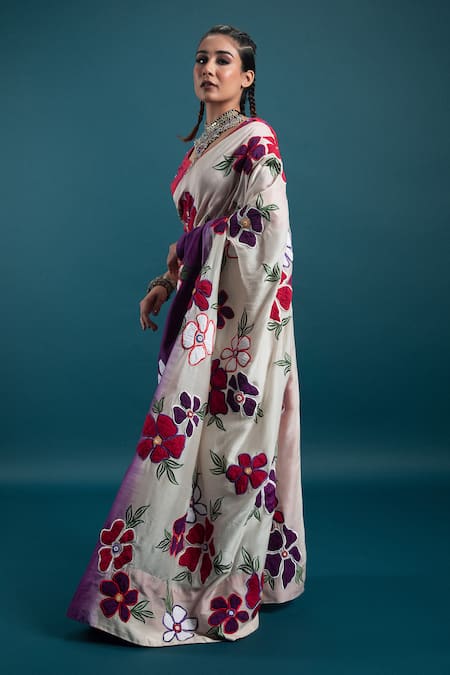Svastih_Off White Cotton, Silk Embroidery, Beads Round Neck Floral Applique Saree Set _Online_at_Aza_Fashions