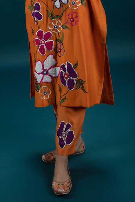 Svastih_Orange Silk, Chanderi Applique, Beads, Embroidery V-neck Floral Tunic Set _Online_at_Aza_Fashions