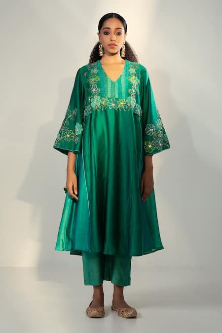 Svastih_Green Chanderi Embroidery V-neck Emerald Floral Anarkali Set _Online_at_Aza_Fashions