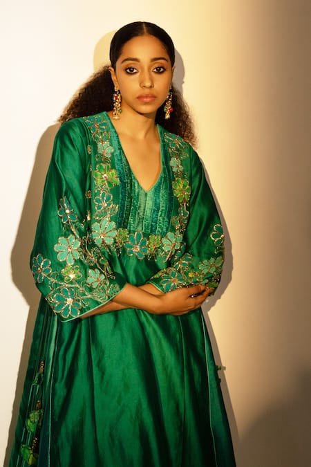 Shop_Svastih_Green Chanderi Embroidery V-neck Emerald Floral Anarkali Set _Online_at_Aza_Fashions