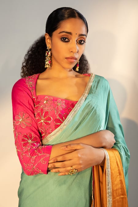 Svastih_Magenta Saree Modal Satin Embroidery Floral Sweetheart Neck Ombre With Blouse _Online_at_Aza_Fashions