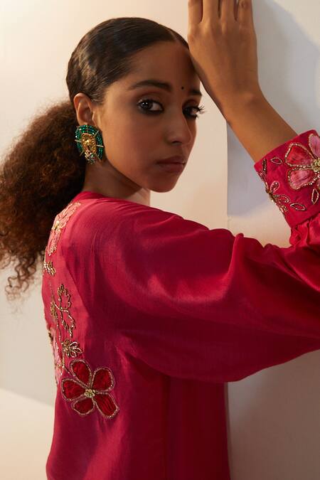 Svastih_Magenta Cotton, Silk, Chanderi Embroidery, Zari V-neck Floral Kurta Set _Online_at_Aza_Fashions