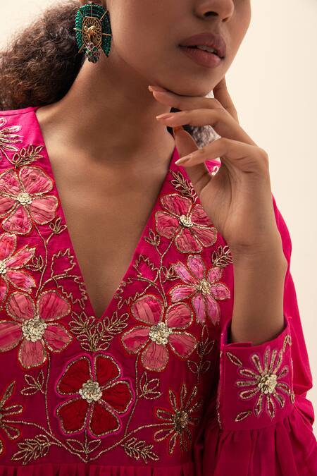 Shop Svastih Magenta Cotton, Silk, Chanderi Embroidery, Zari V-neck Floral Kurta Set Online at Aza Fashions Shop_Svastih_Magenta Cotton, Silk, Chanderi Embroidery, Zari V-neck Floral Kurta Set _Online_at_Aza_Fashions