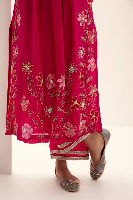 Svastih Magenta Cotton, Silk, Chanderi Embroidery, Zari V-neck Floral Kurta Set at Aza Fashions Svastih_Magenta Cotton, Silk, Chanderi Embroidery, Zari V-neck Floral Kurta Set _at_Aza_Fashions